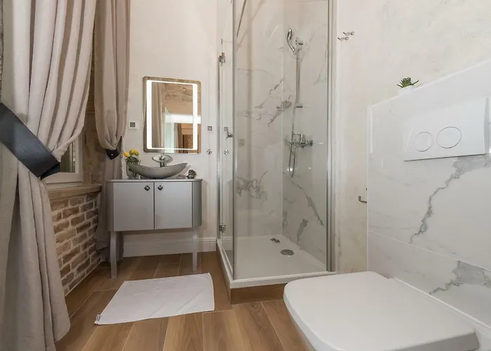 Palace - Design Casa de hóspedes Zadar