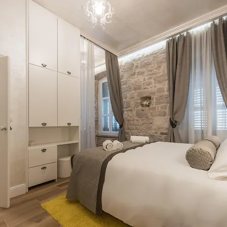 Pensión Palace - Design 4*