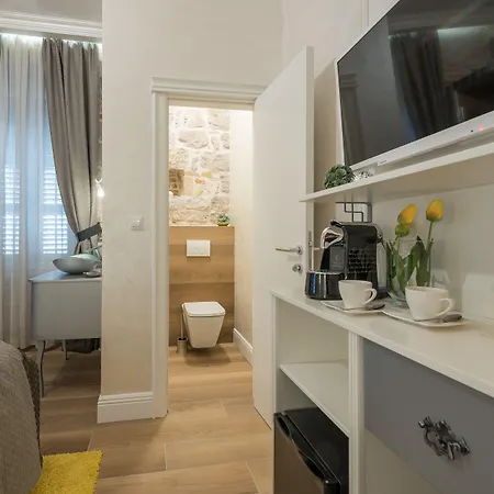 Πανσιόν Palace - Design Ζαντάρ